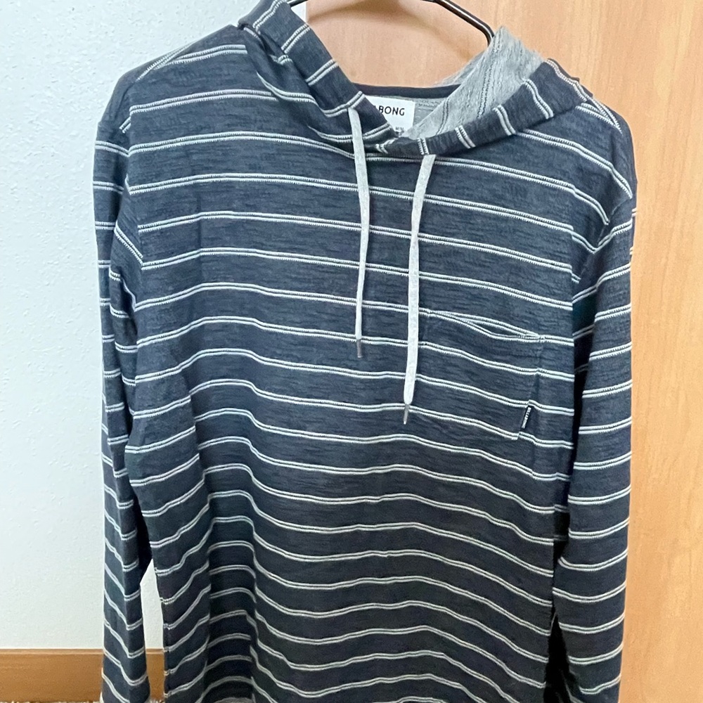 Never worn billabong sweatshirt
